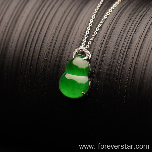 18K White Gold Jadeite Cucurbit Pendant